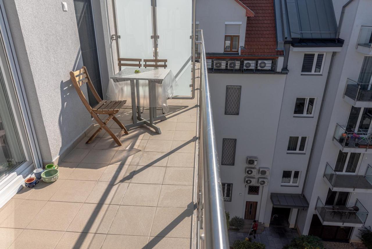 Amphora Luxury Apartment With Free Private Parking And Cozy Balcony Будапешт Екстер'єр фото